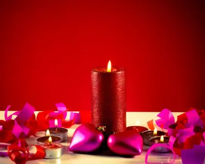 red-candles-romantic-valentines-centerpiece 