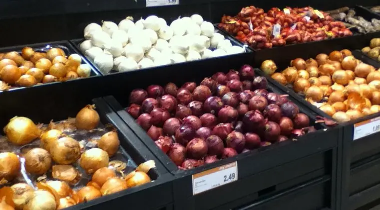 Do men and women influence each others shopping habits?