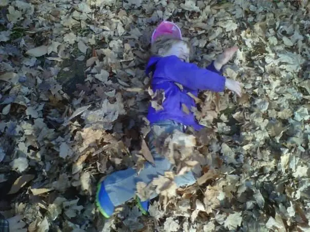 kids-free-playing-in-leaves-2