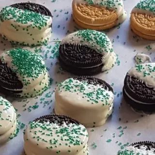 St. Patrick's Day Chocolate Dipped Oreos With Green Sprinkles
